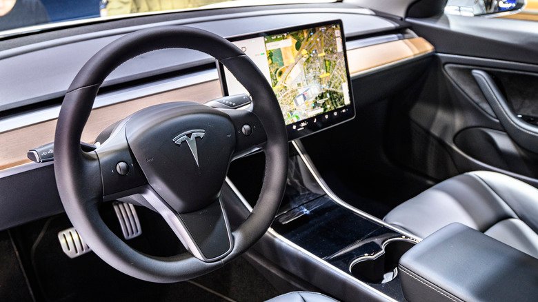Tesla Autopilot vs Full Self Driving: Which One Should You Choose?