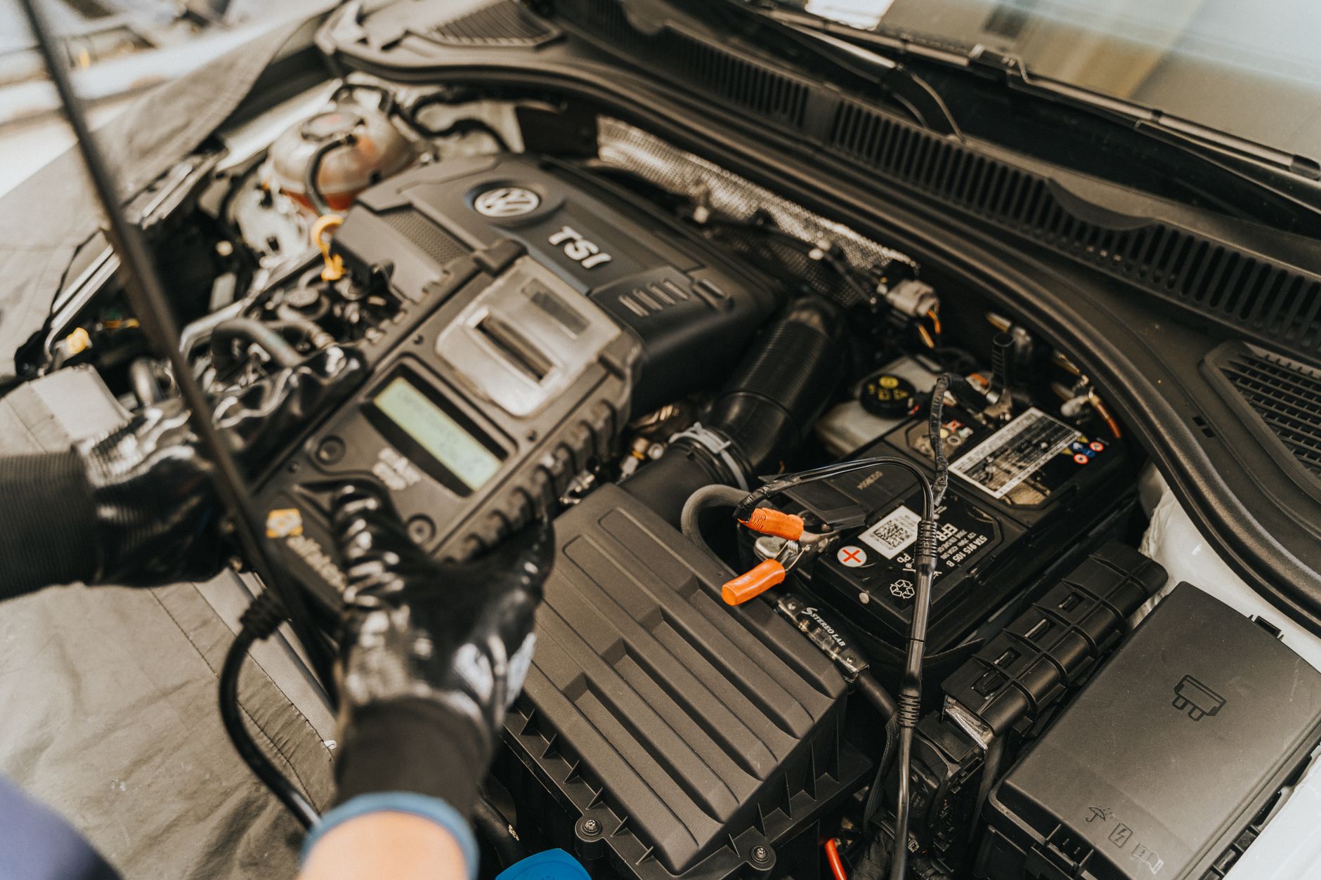 car battery test multimeter