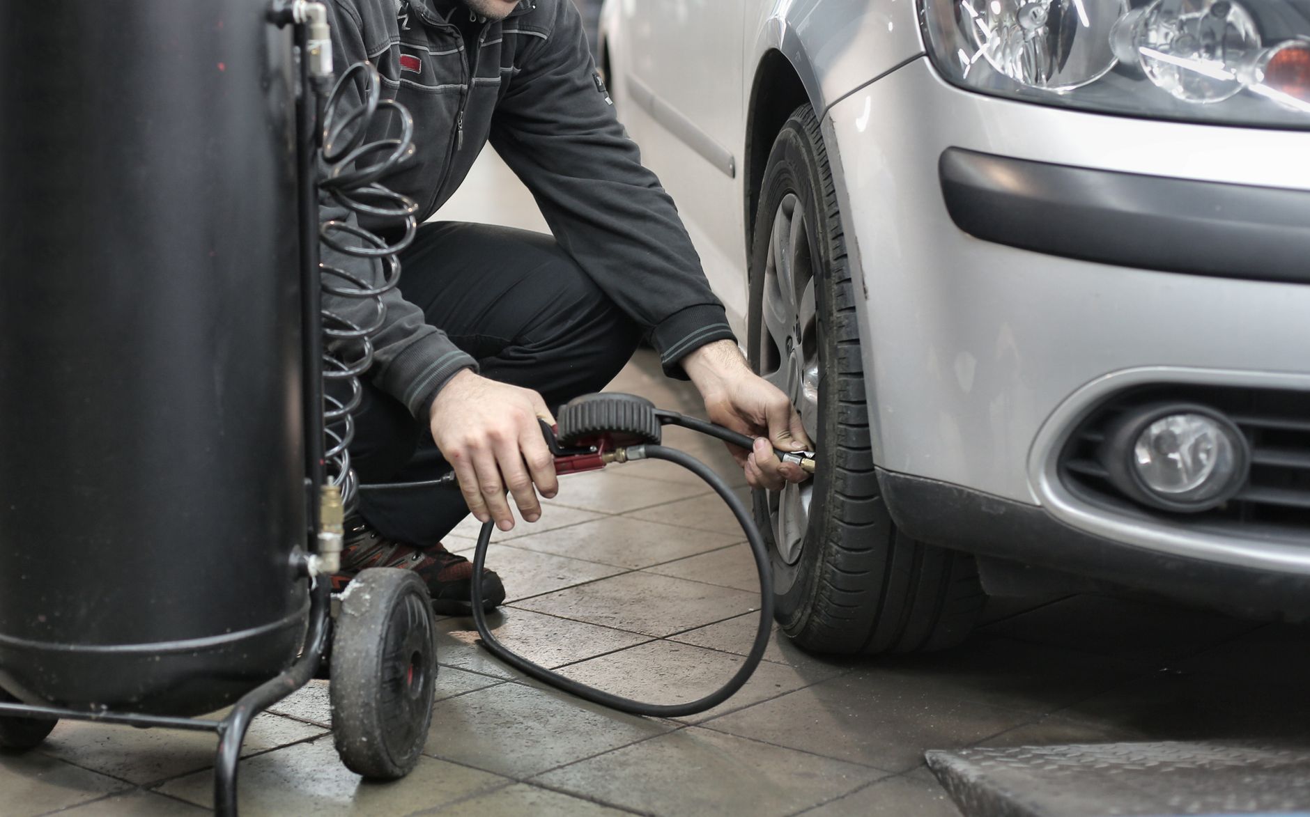 tire pressure gauge check